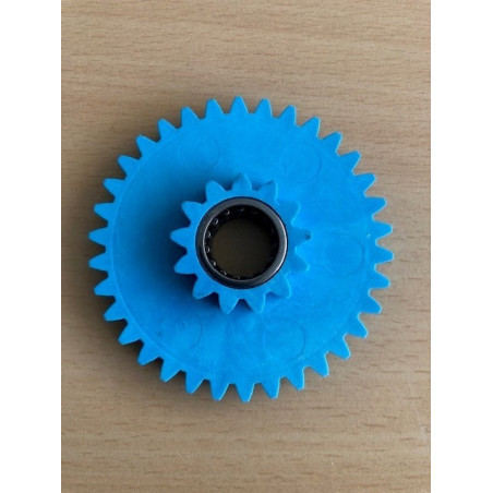 Gear 2 incl. needle bearing for the new feed gear set