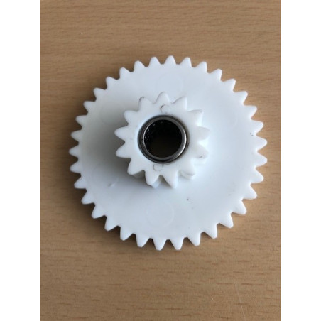 Gear 3 incl. needle bearing for the new feed gear set